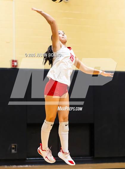 Thumbnail 2 in Crown Point vs. Carroll (IHSAA 4A Semifinal) photogallery.