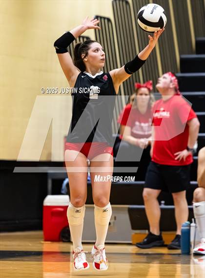 Thumbnail 1 in Crown Point vs. Carroll (IHSAA 4A Semifinal) photogallery.