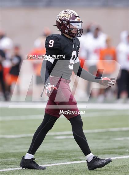 Thumbnail 1 in Dripping Springs @ Medina Valley (UIL 6A D2 Football Regional Playoff) photogallery.