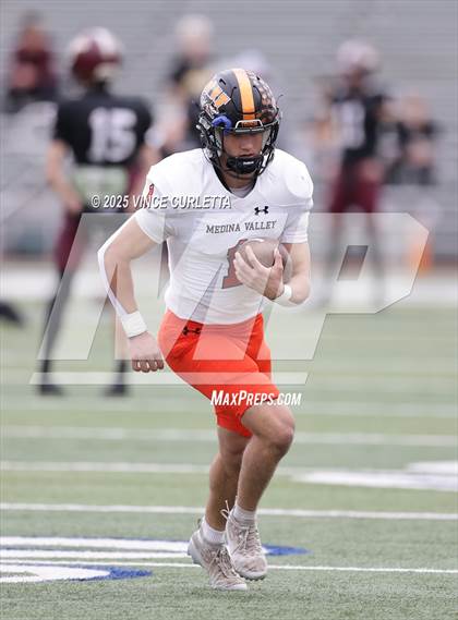 Thumbnail 2 in Dripping Springs @ Medina Valley (UIL 6A D2 Football Regional Playoff) photogallery.