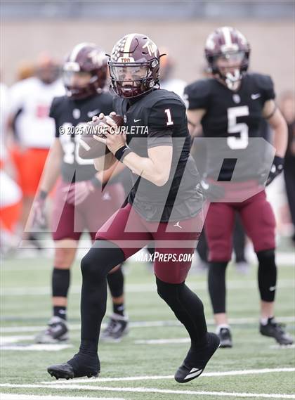 Thumbnail 1 in Dripping Springs @ Medina Valley (UIL 6A D2 Football Regional Playoff) photogallery.