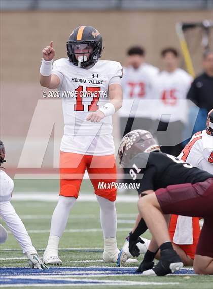 Thumbnail 2 in Dripping Springs @ Medina Valley (UIL 6A D2 Football Regional Playoff) photogallery.