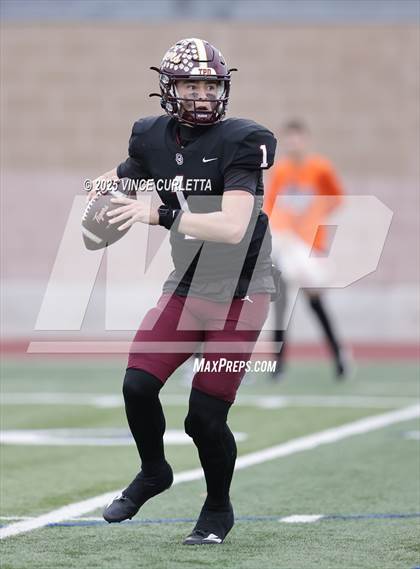 Thumbnail 2 in Dripping Springs @ Medina Valley (UIL 6A D2 Football Regional Playoff) photogallery.
