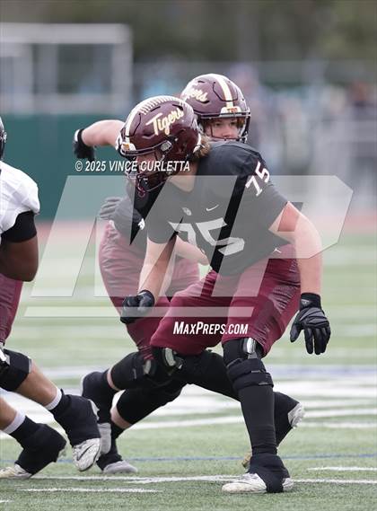 Thumbnail 1 in Dripping Springs @ Medina Valley (UIL 6A D2 Football Regional Playoff) photogallery.