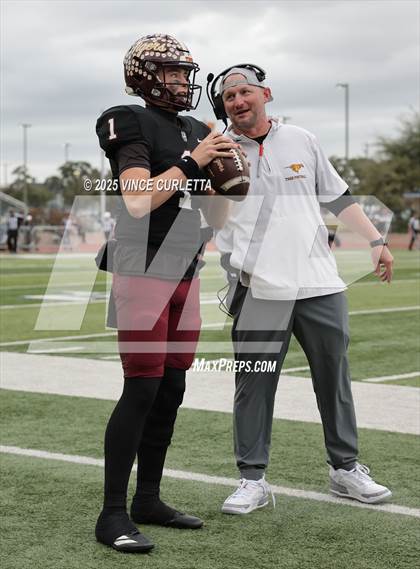 Thumbnail 2 in Dripping Springs @ Medina Valley (UIL 6A D2 Football Regional Playoff) photogallery.