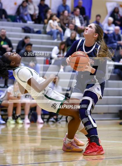Thumbnail 2 in Emerald Ridge vs. Ellensburg photogallery.