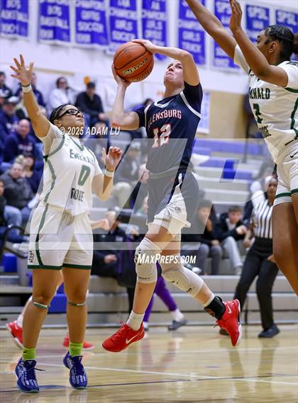 Thumbnail 1 in Emerald Ridge vs. Ellensburg photogallery.