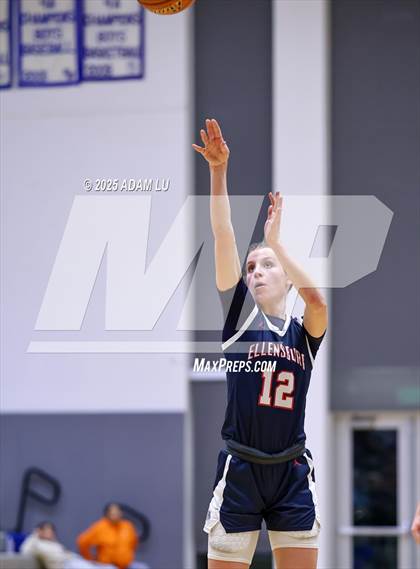 Thumbnail 1 in Emerald Ridge vs. Ellensburg photogallery.