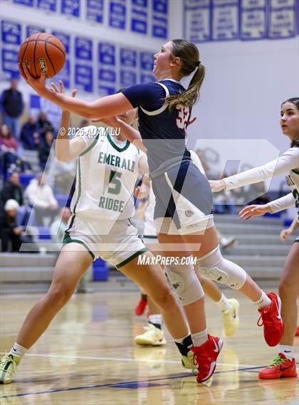 Thumbnail 2 in Emerald Ridge vs. Ellensburg photogallery.