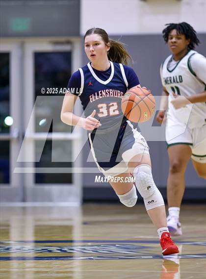 Thumbnail 3 in Emerald Ridge vs. Ellensburg photogallery.