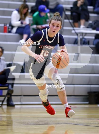 Thumbnail 2 in Emerald Ridge vs. Ellensburg photogallery.