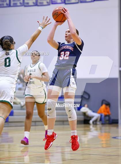Thumbnail 3 in Emerald Ridge vs. Ellensburg photogallery.