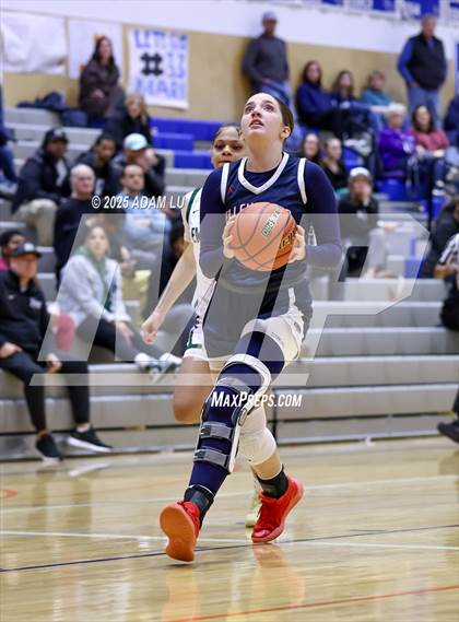 Thumbnail 3 in Emerald Ridge vs. Ellensburg photogallery.