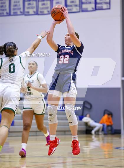Thumbnail 1 in Emerald Ridge vs. Ellensburg photogallery.