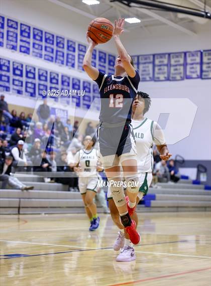 Thumbnail 1 in Emerald Ridge vs. Ellensburg photogallery.