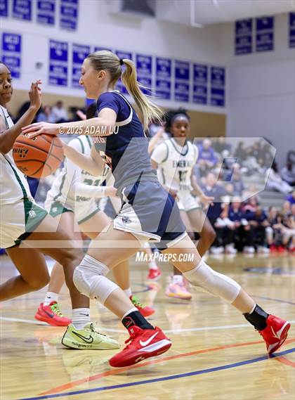 Thumbnail 2 in Emerald Ridge vs. Ellensburg photogallery.