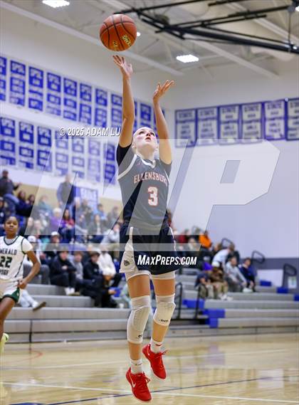 Thumbnail 1 in Emerald Ridge vs. Ellensburg photogallery.