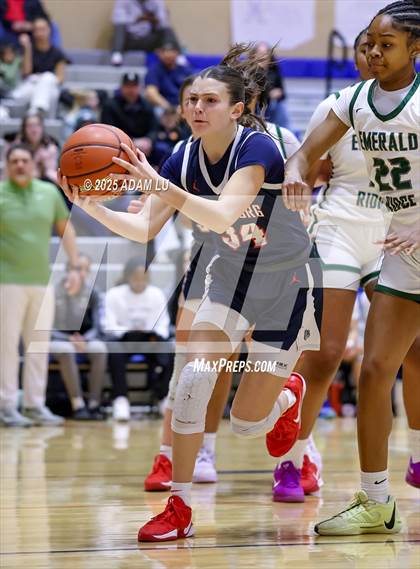 Thumbnail 3 in Emerald Ridge vs. Ellensburg photogallery.
