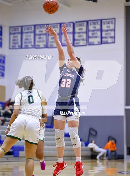 Thumbnail 1 in Emerald Ridge vs. Ellensburg photogallery.