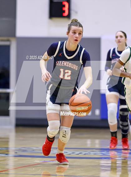 Thumbnail 2 in Emerald Ridge vs. Ellensburg photogallery.