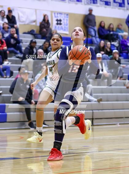 Thumbnail 1 in Emerald Ridge vs. Ellensburg photogallery.