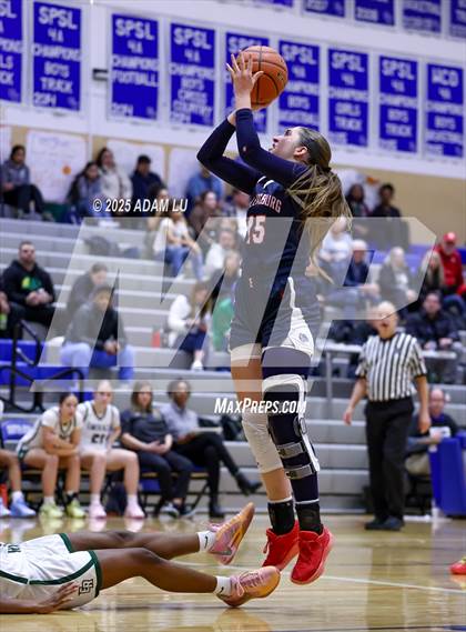 Thumbnail 2 in Emerald Ridge vs. Ellensburg photogallery.