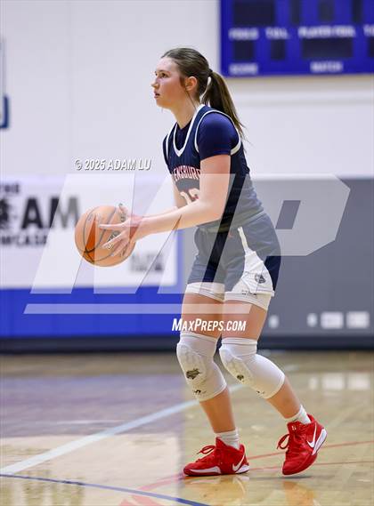 Thumbnail 2 in Emerald Ridge vs. Ellensburg photogallery.