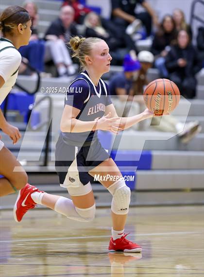 Thumbnail 1 in Emerald Ridge vs. Ellensburg photogallery.