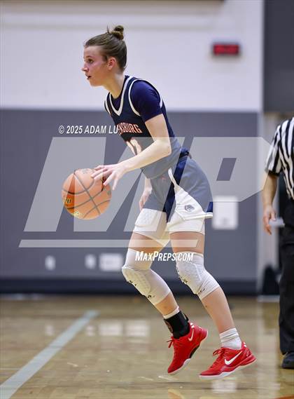 Thumbnail 2 in Emerald Ridge vs. Ellensburg photogallery.