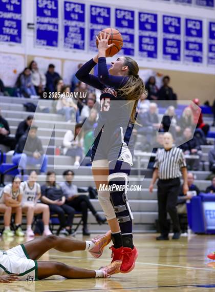 Thumbnail 1 in Emerald Ridge vs. Ellensburg photogallery.