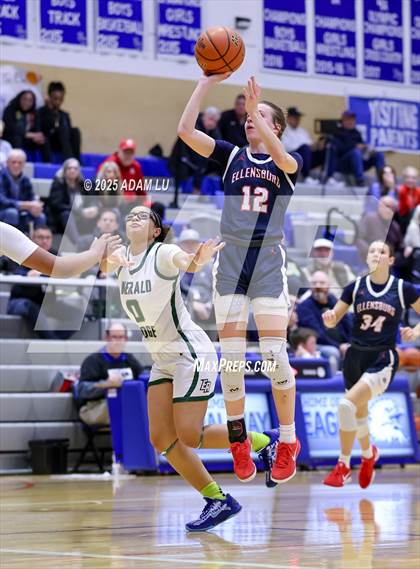 Thumbnail 3 in Emerald Ridge vs. Ellensburg photogallery.