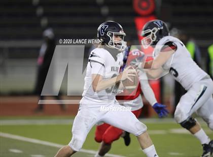 Thumbnail 2 in Valor Christian vs. Cherry Creek (CHSAA 5A State Championship) photogallery.