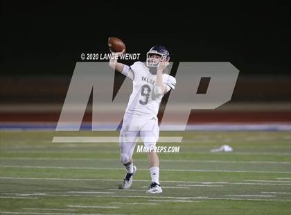 Thumbnail 3 in Valor Christian vs. Cherry Creek (CHSAA 5A State Championship) photogallery.