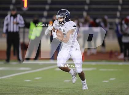Thumbnail 2 in Valor Christian vs. Cherry Creek (CHSAA 5A State Championship) photogallery.