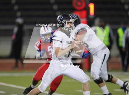 Thumbnail 3 in Valor Christian vs. Cherry Creek (CHSAA 5A State Championship) photogallery.