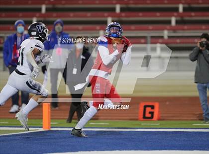 Thumbnail 2 in Valor Christian vs. Cherry Creek (CHSAA 5A State Championship) photogallery.