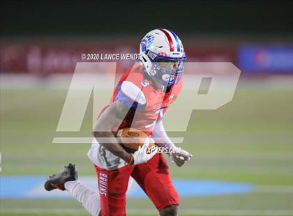 Thumbnail 1 in Valor Christian vs. Cherry Creek (CHSAA 5A State Championship) photogallery.