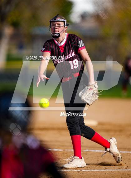 Thumbnail 3 in Elizabeth vs. Air Academy (CHSAA 4A First Round) photogallery.