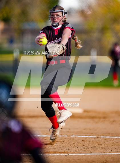 Thumbnail 2 in Elizabeth vs. Air Academy (CHSAA 4A First Round) photogallery.