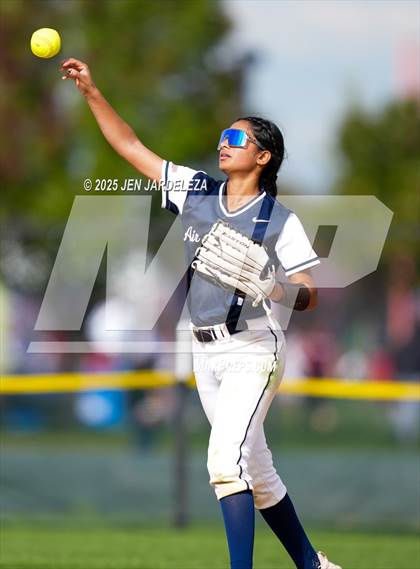 Thumbnail 2 in Elizabeth vs. Air Academy (CHSAA 4A First Round) photogallery.