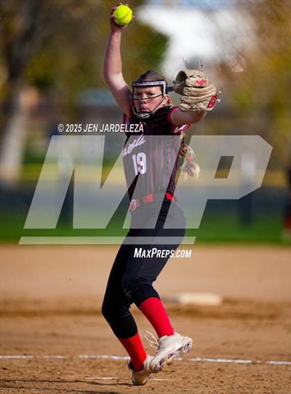 Thumbnail 1 in Elizabeth vs. Air Academy (CHSAA 4A First Round) photogallery.