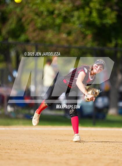 Thumbnail 2 in Elizabeth vs. Air Academy (CHSAA 4A First Round) photogallery.