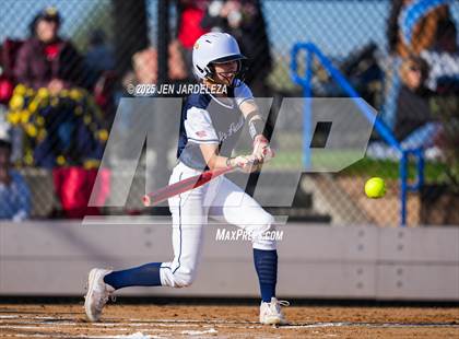 Thumbnail 1 in Elizabeth vs. Air Academy (CHSAA 4A First Round) photogallery.