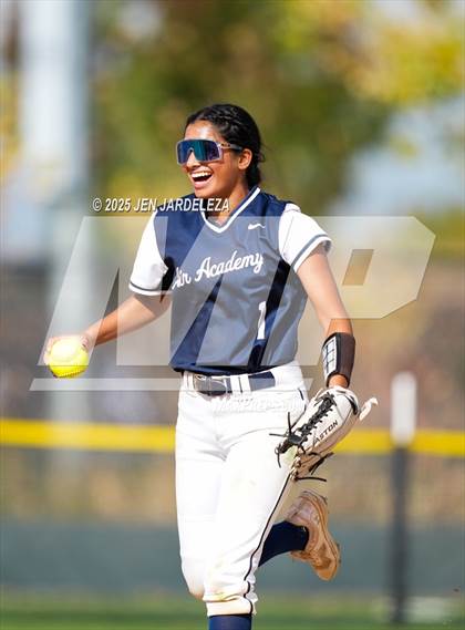 Thumbnail 1 in Elizabeth vs. Air Academy (CHSAA 4A First Round) photogallery.