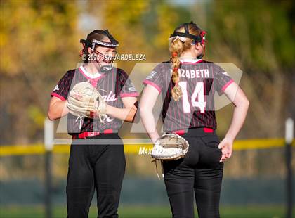 Thumbnail 3 in Elizabeth vs. Air Academy (CHSAA 4A First Round) photogallery.