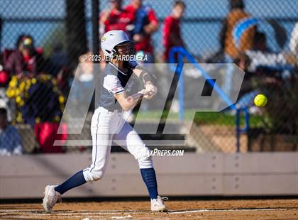 Thumbnail 2 in Elizabeth vs. Air Academy (CHSAA 4A First Round) photogallery.