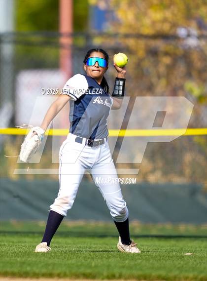 Thumbnail 3 in Elizabeth vs. Air Academy (CHSAA 4A First Round) photogallery.