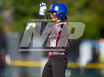 Thumbnail 1 in Elizabeth vs. Air Academy (CHSAA 4A First Round) photogallery.