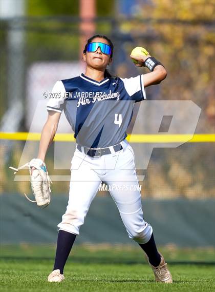 Thumbnail 1 in Elizabeth vs. Air Academy (CHSAA 4A First Round) photogallery.