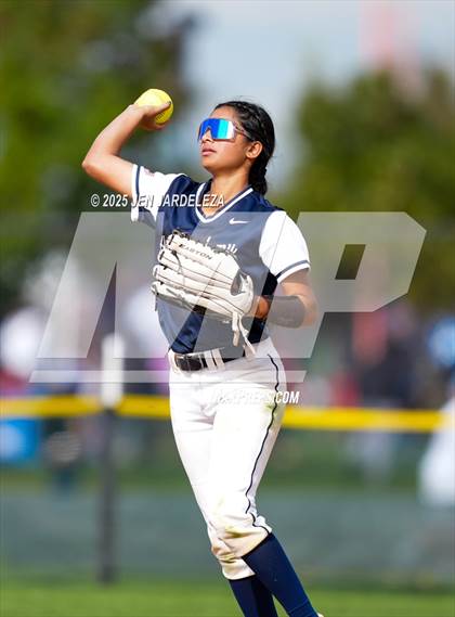 Thumbnail 1 in Elizabeth vs. Air Academy (CHSAA 4A First Round) photogallery.